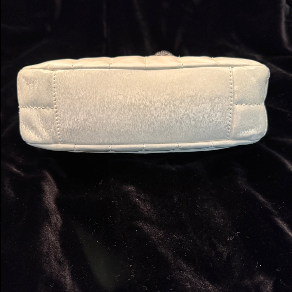 CHANEL Classic White Lambskin Leather Single Flap Shoulder Bag Style 00101 - Picture 5 of 11